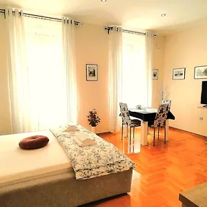Lavender - With Free Parking Pula