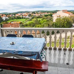 Vendégház Veli Vrh, Póla